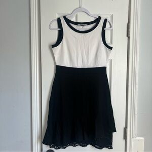 Signature Collection‎ Sleeveless Lace Hem Dress